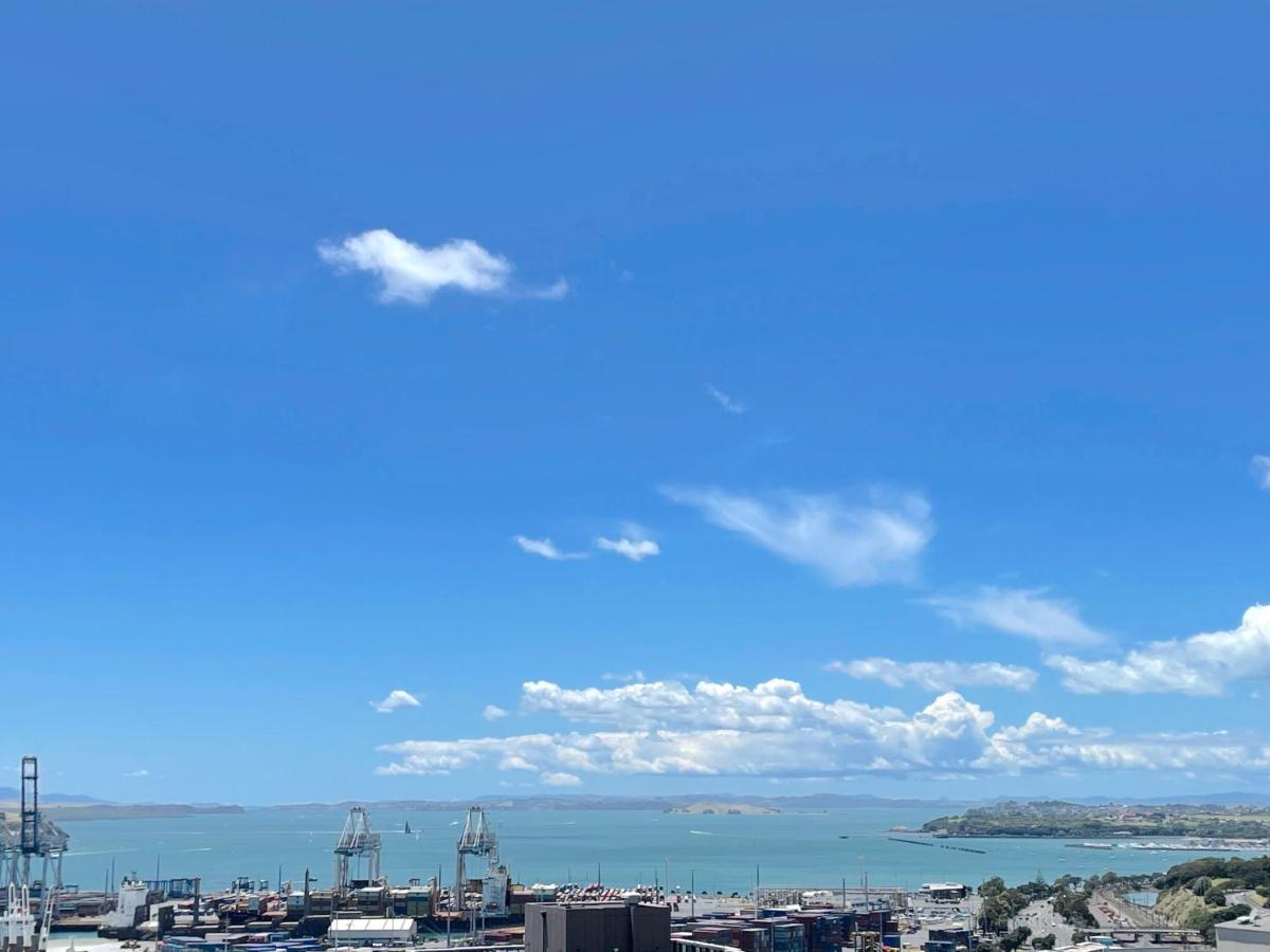 High Floor With Amazing Harbour View 2 Bedroom Apt Auckland